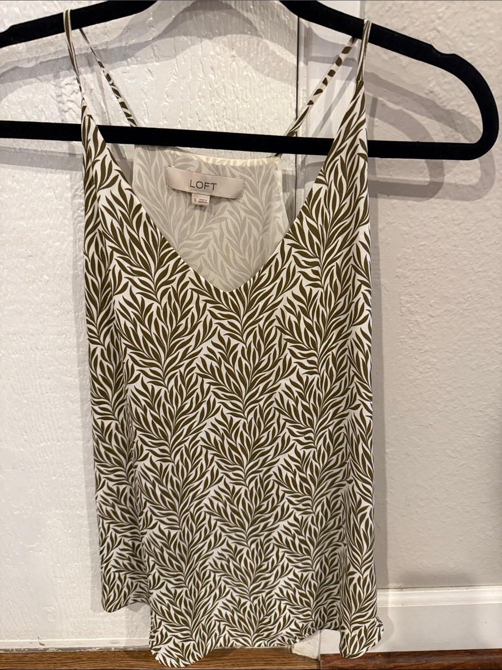 LOFT Olive Leaf-Print V-Neck Camisole